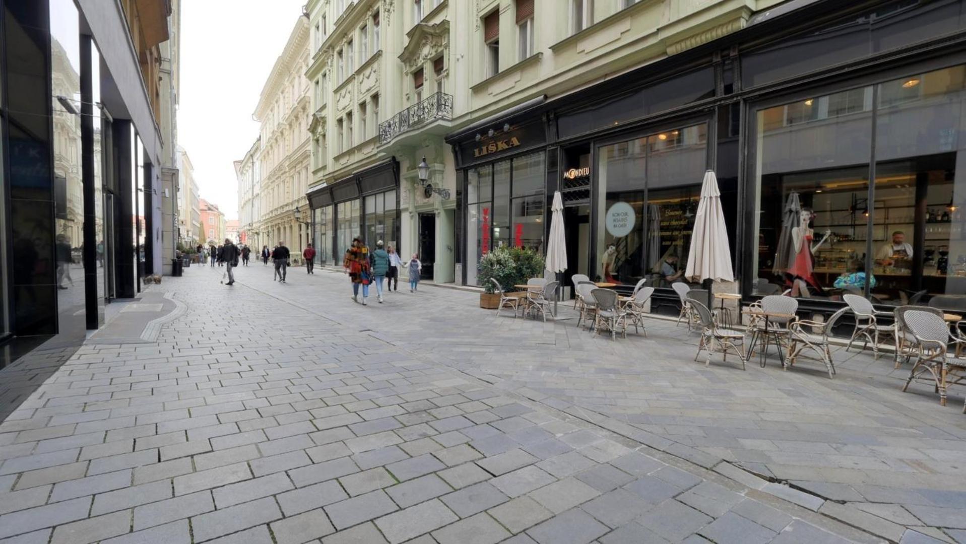 Velky 3I Apartman V Centre Mesta Bratislava Exterior foto